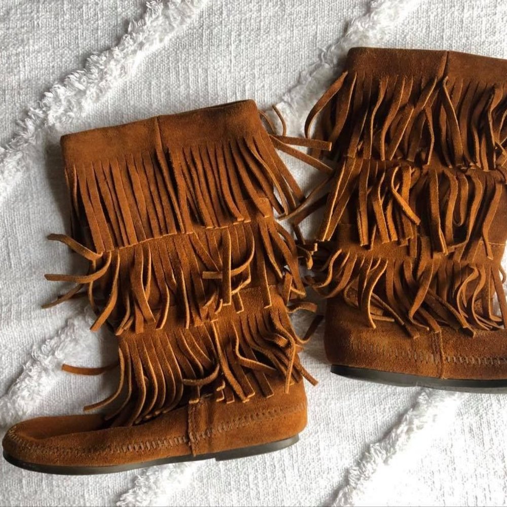 Women's Minnetonka 3 Layer Fringe Boot, Size: 7, Brown